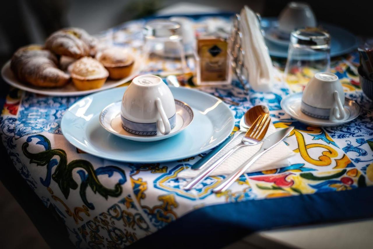 Le Colonne Acomodação com café da manhã Racale Exterior foto