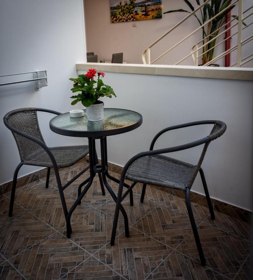 Le Colonne Acomodação com café da manhã Racale Exterior foto