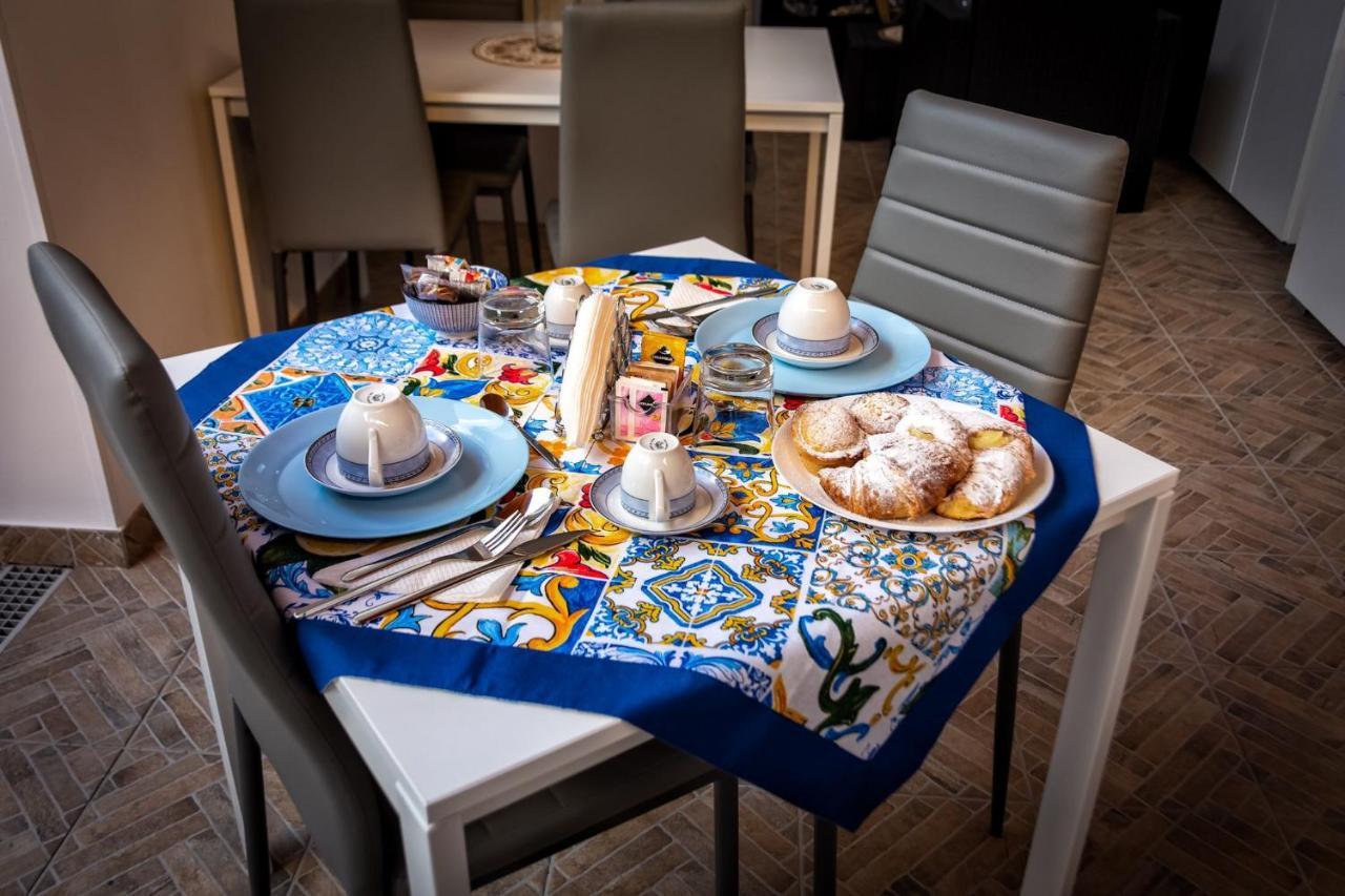Le Colonne Acomodação com café da manhã Racale Exterior foto