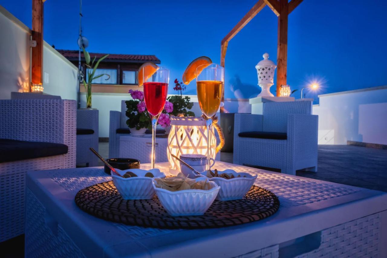 Le Colonne Acomodação com café da manhã Racale Exterior foto